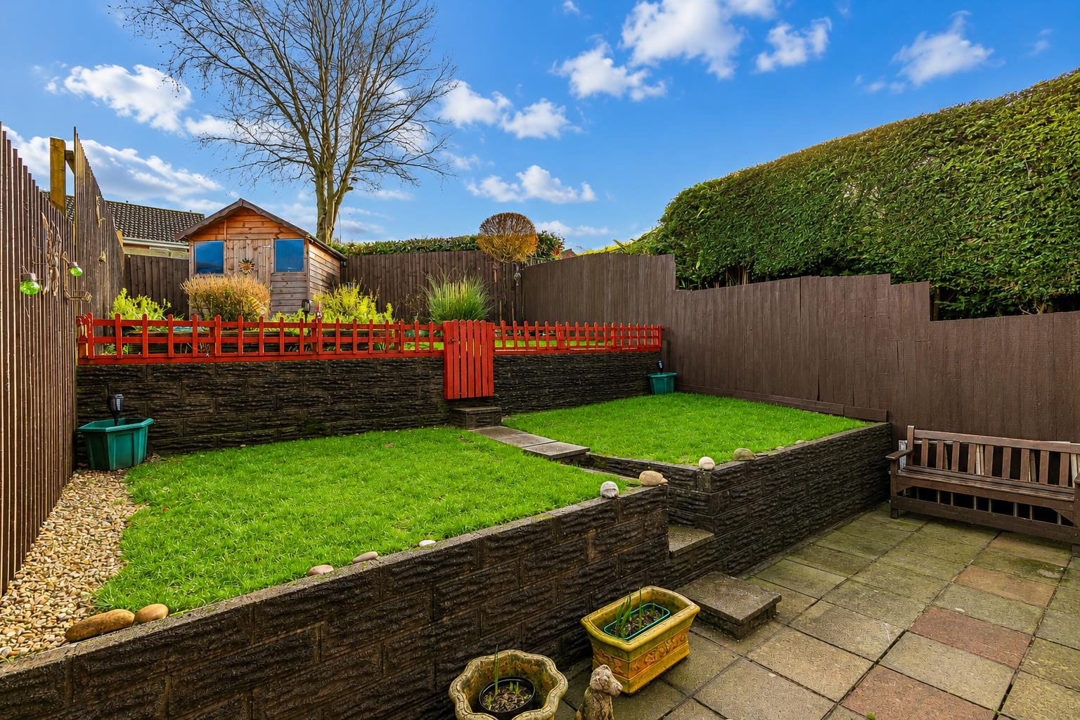 Cwm-Dylan Close, Rhiwderin, — photograph 2